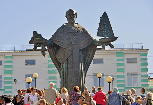 Сегодня в центре Мурманска состоялось открытие монумента Николаю Чудотворцу, идея создания которого принадлежит легендарному путешественнику Фёдору Конюхову