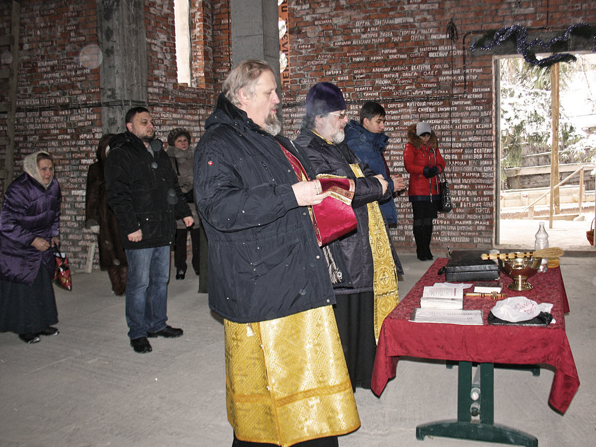 Воскресный молебен в строящемся храме свт. Луки (Войно-Ясенецкого)