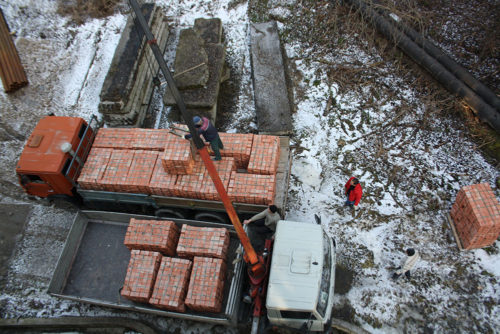 Завоз кирпича04